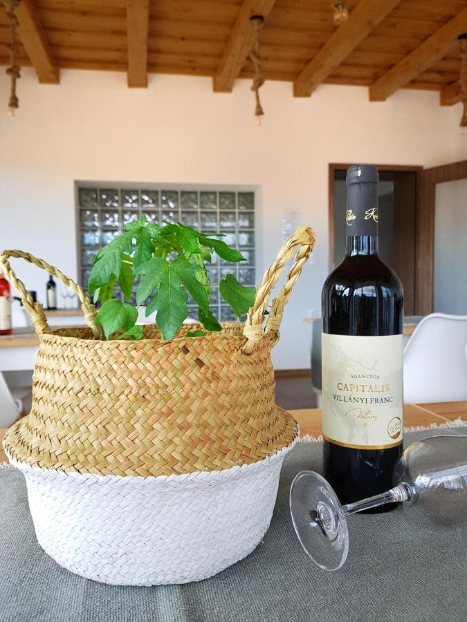 Naturella Panzio Villány Екстериор снимка